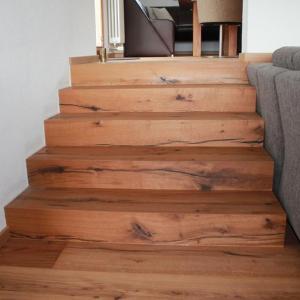 Kleine Holztreppe